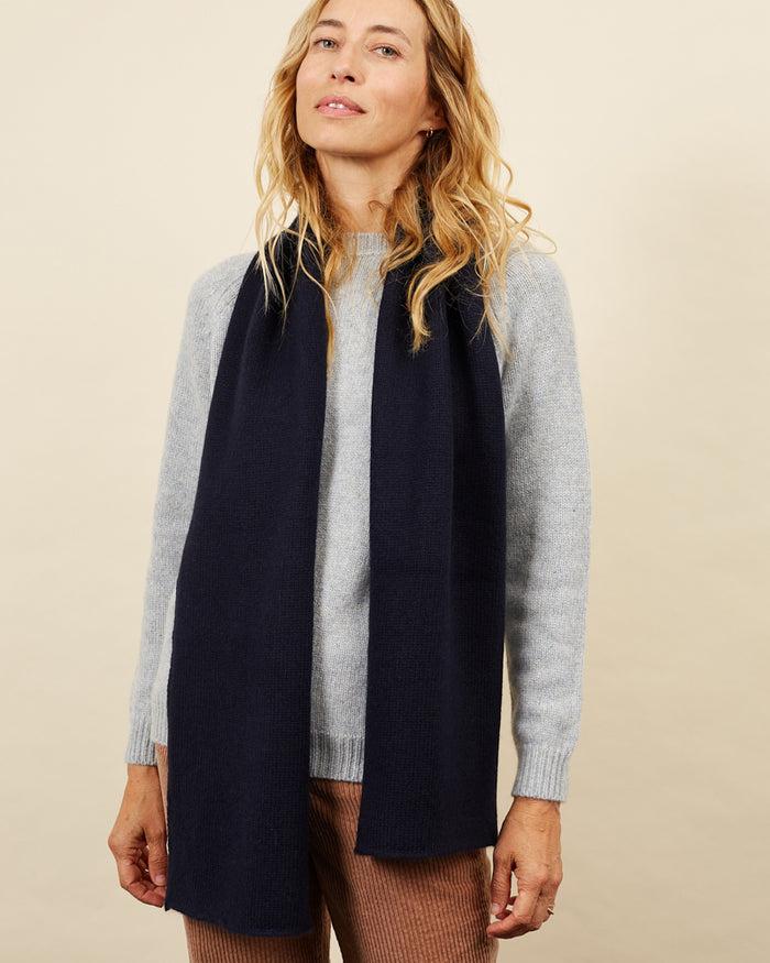 alexandra golovanoff Echarpe navy 15