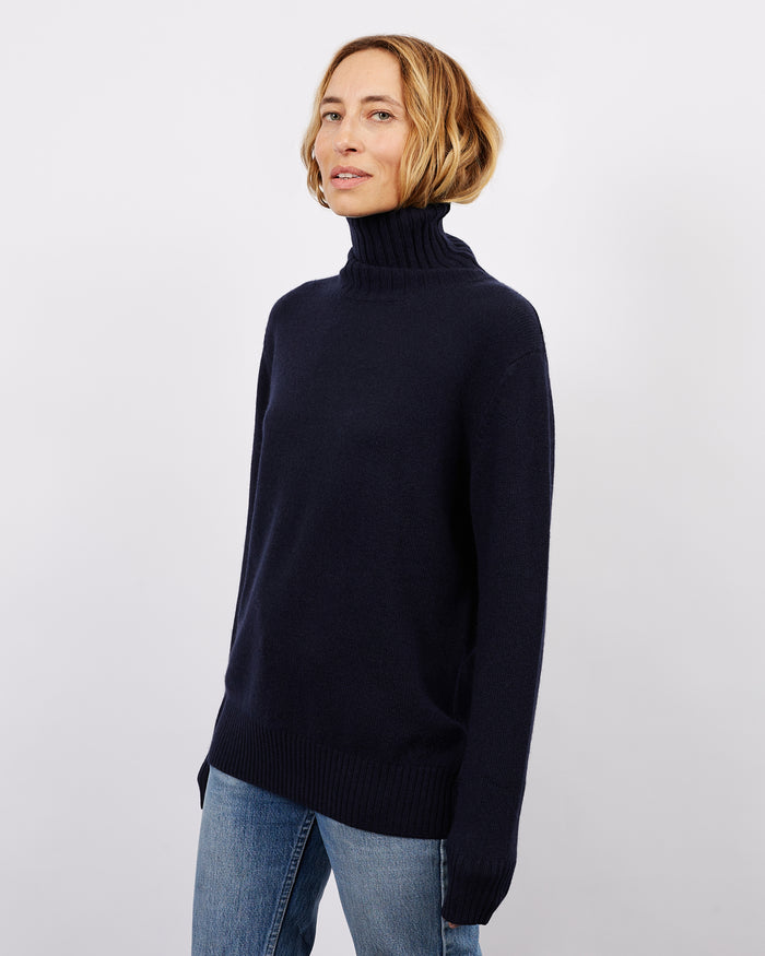 alexandra golovanoff Pierre navy 15