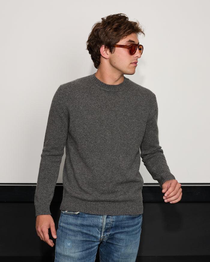 alexandra golovanoff Virgile Man grey 17