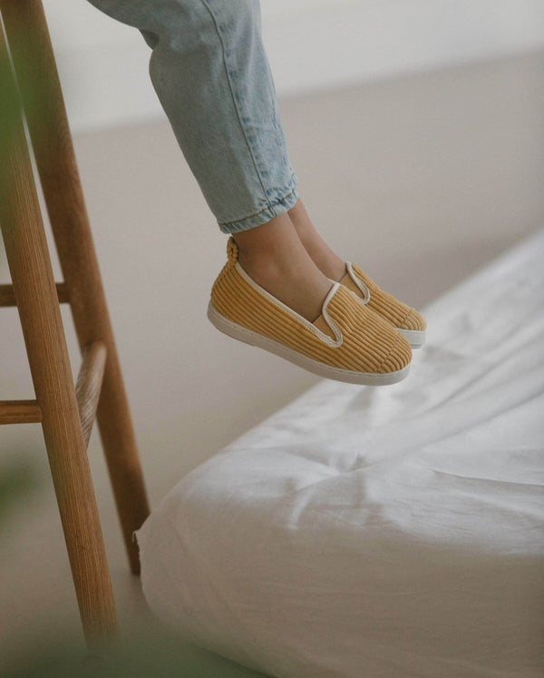 Angarde Chausson Enfant Jaune En Velours