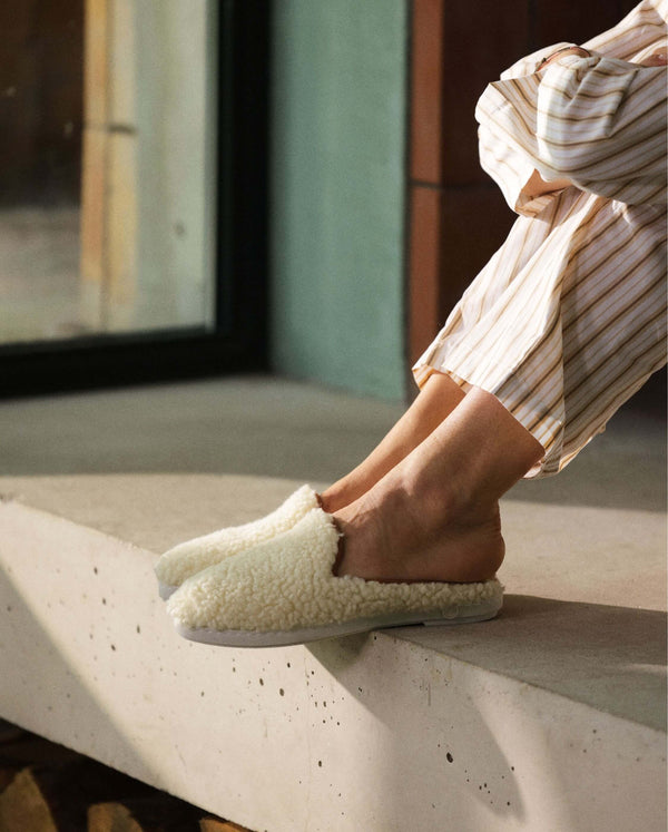 Angarde Mule Femme Blanc Et Camel En Bouclette De Laine Recyclée