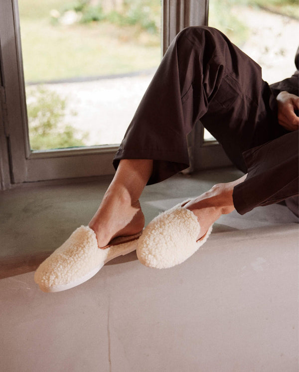 Angarde Mule Femme Blanc Et Camel En Bouclette De Laine Recyclée