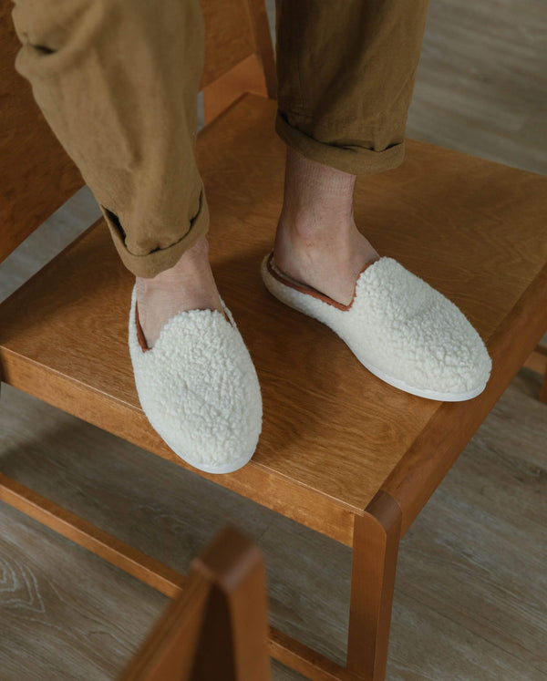 Angarde Mule Homme Blanc Camel En Bouclette De Laine