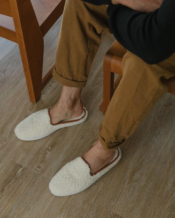 Angarde Mule Homme Blanc Camel En Bouclette De Laine