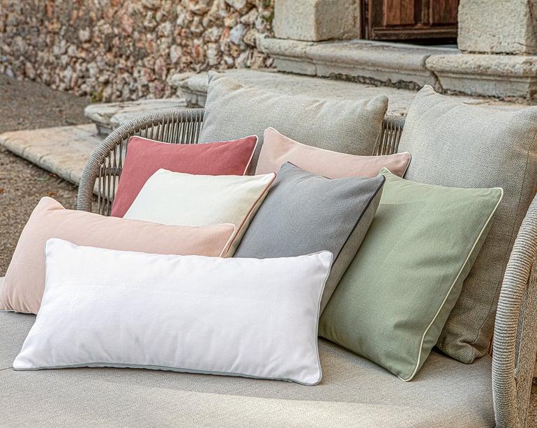 Anne De Solène Coussin Aquarelle · Terre De Sienne