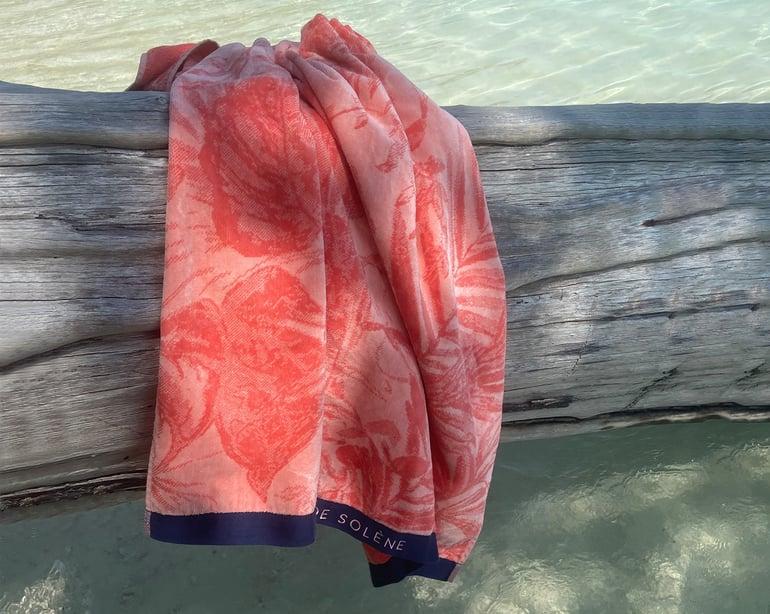 anne de solène DRAP DE PLAGE Balata · Corail