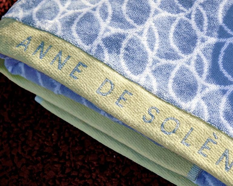 Anne De Solène DRAP DE PLAGE Trophée · Smash