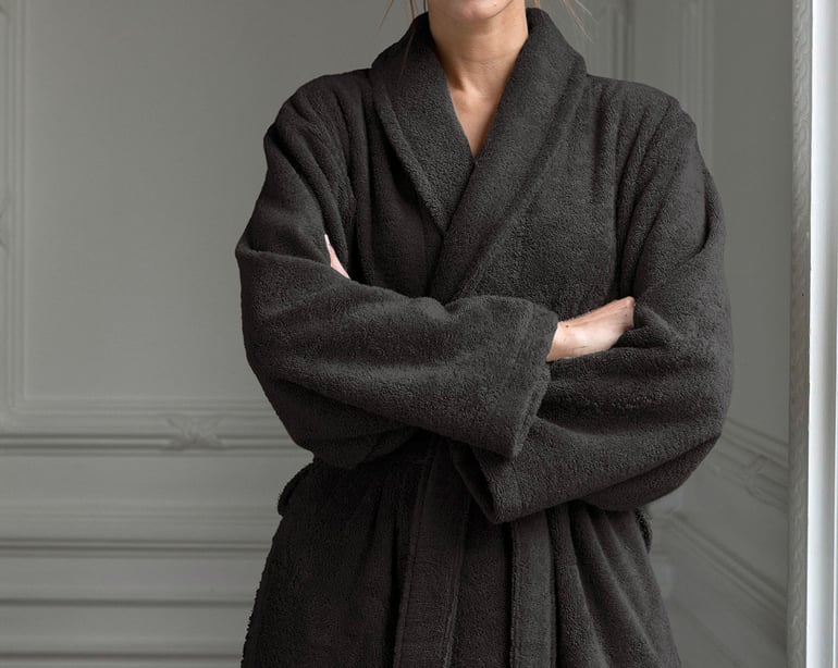 anne de solène PEIGNOIR Pétale · Poivre