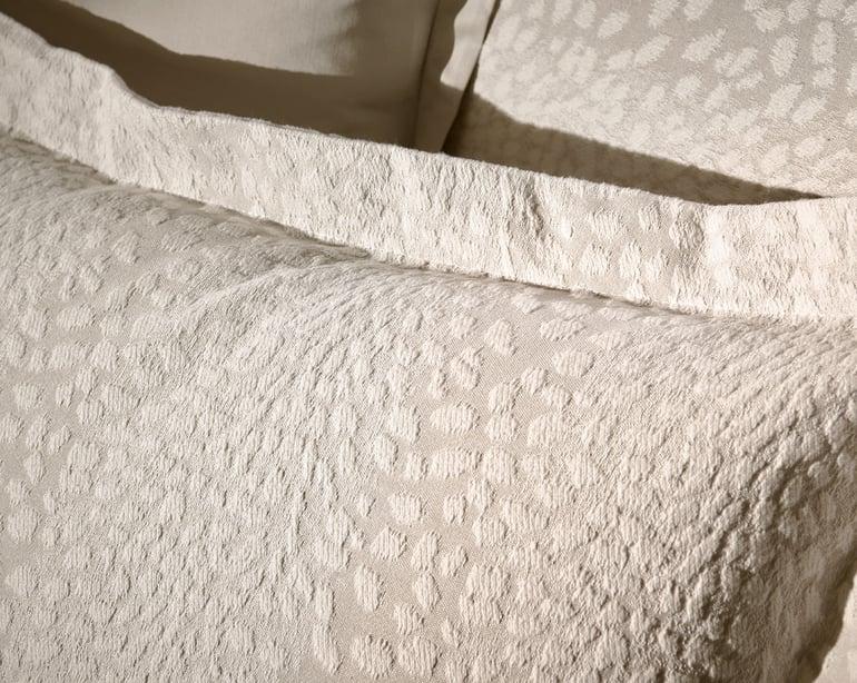 anne de solène TAIE D'OREILLER Imaginaire · Grège