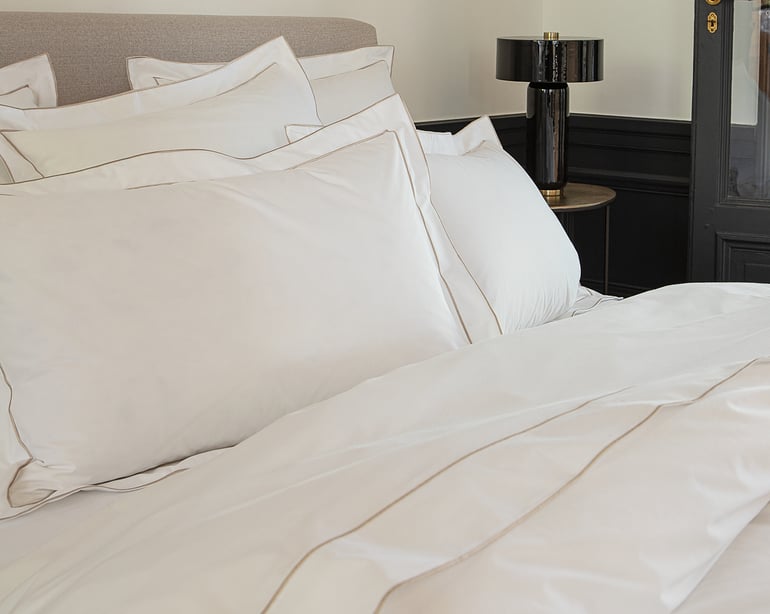 Anne De Solène TAIE D'OREILLER Louvre · Blanc/Sable