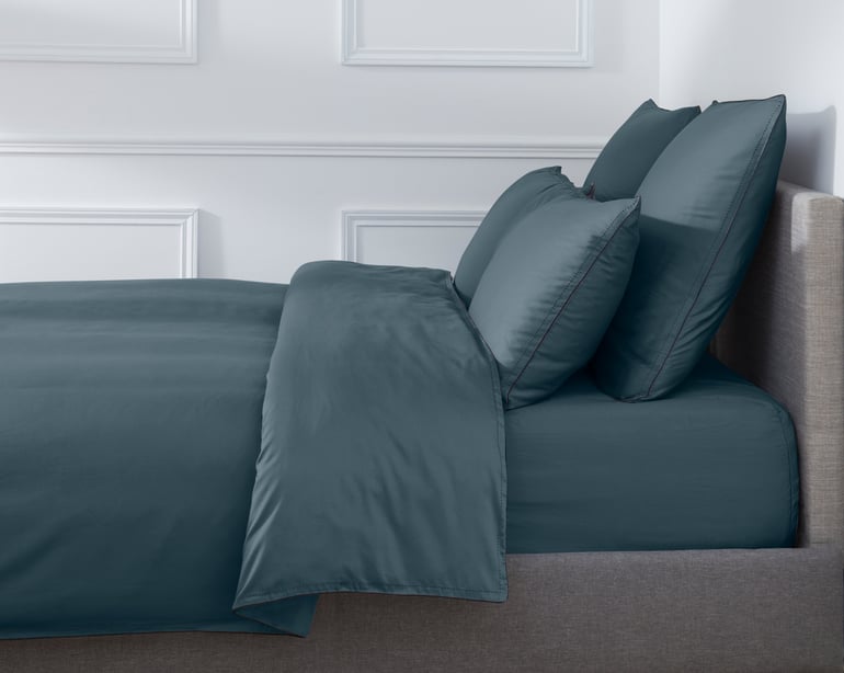 Anne De Solène DRAP HOUSSE Pure White Satin Lavé · Midnight Blue