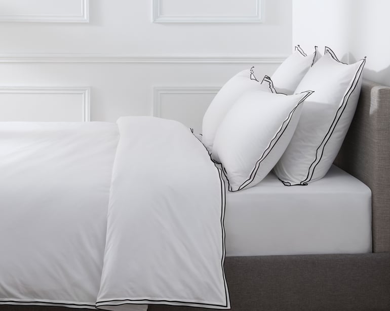 anne de solène HOUSSE DE COUETTE Pure White Percale Lavée · Blanc · Finition Noire