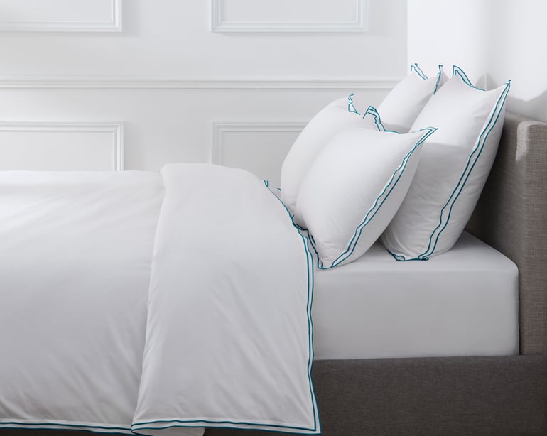 anne de solène HOUSSE DE COUETTE Pure White Percale Lavée · Blanc · Finition Paon