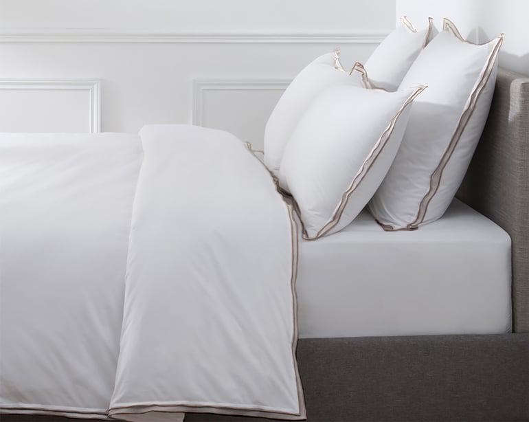Anne De Solène TAIE D'OREILLER Pure White Percale Lavée · Blanc · Finition Mokka
