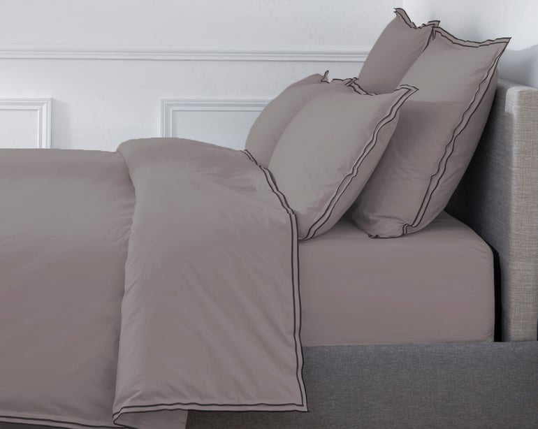Anne De Solène TAIE D'OREILLER Pure White Percale Lavée · Cocoa · Finition Black