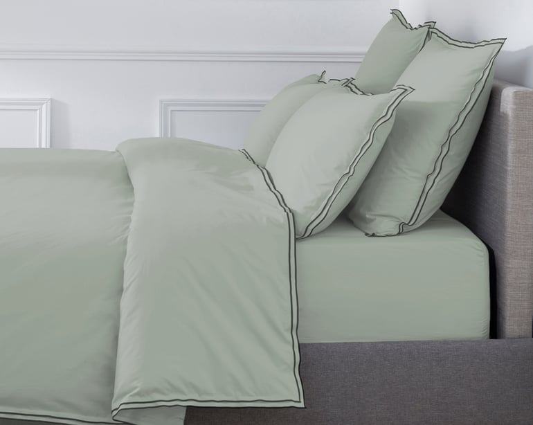 Anne De Solène TAIE D'OREILLER Pure White Percale Lavée · Light Green · Finition Black