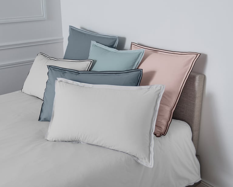 Anne De Solène TAIE D'OREILLER Pure White Percale Lavée · Pink · Finition Black