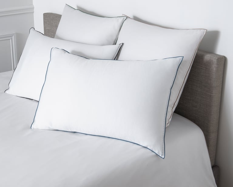 Anne De Solène TAIE D'OREILLER Pure White Satin Lavé · Blanc · Finition Noire