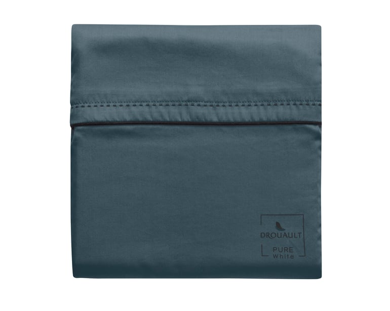 Anne De Solène TAIE D'OREILLER Pure White Satin Lavé · Midnight Blue · Finition Black