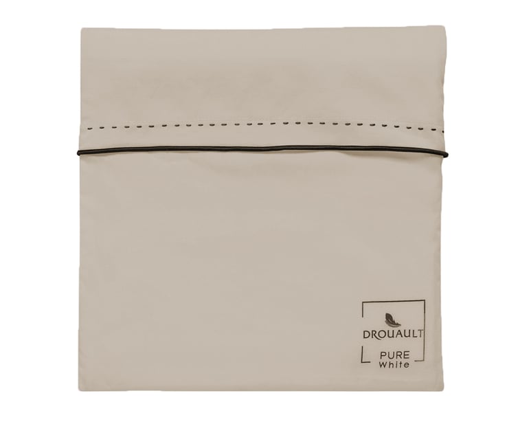 Anne De Solène TAIE D'OREILLER Pure White Satin Lavé · Sand · Finition Black