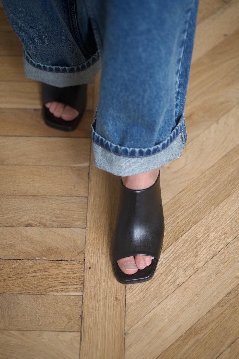 Anne Thomas Dallas Mule Calf Black