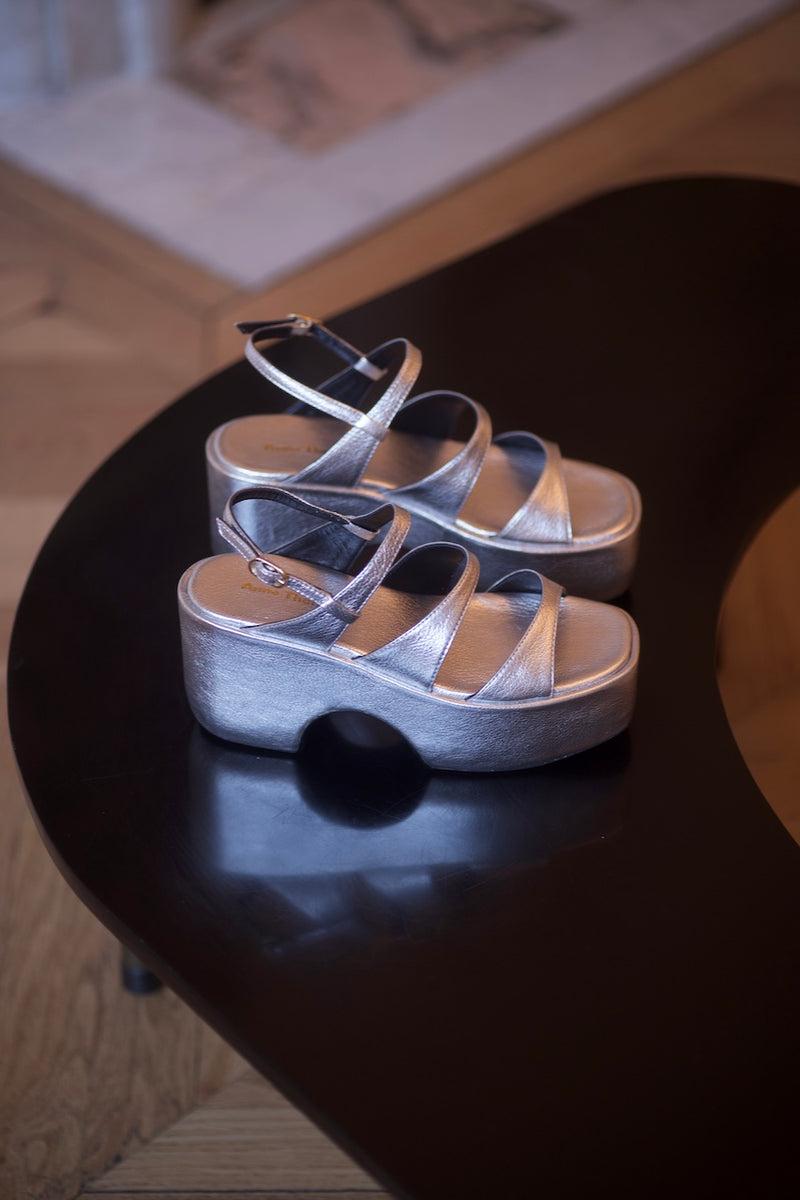 Anne Thomas Maki Wedge Madras Grain Silver