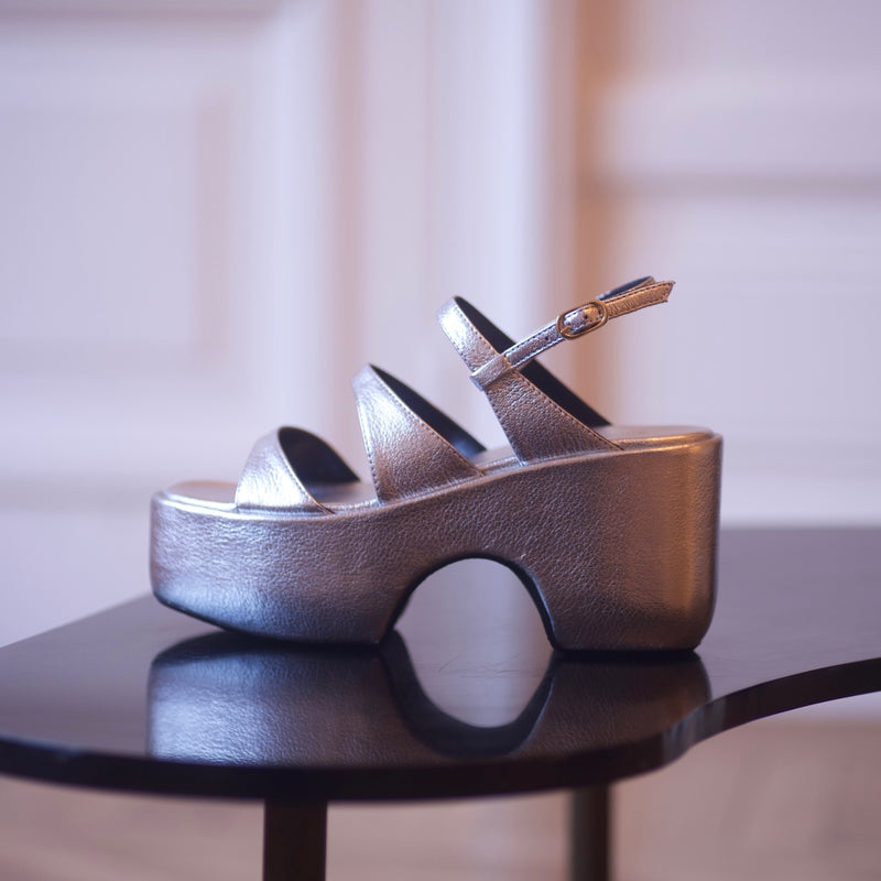 Anne Thomas Maki Wedge Madras Grain Silver