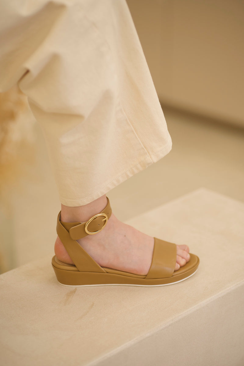 Anne Thomas Romane Nappa Falasco / 37 - 38