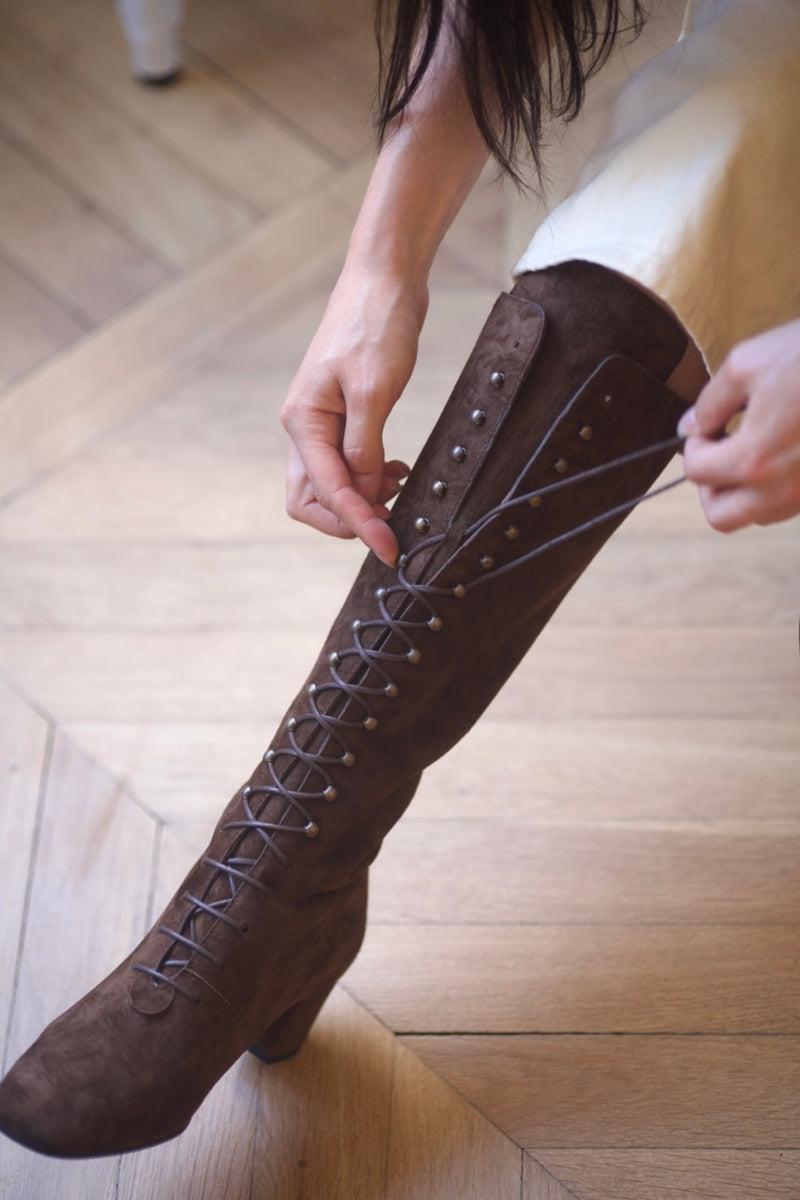 Anne Thomas Pavlova Long Laces Boots Velours Oscuro Cigar