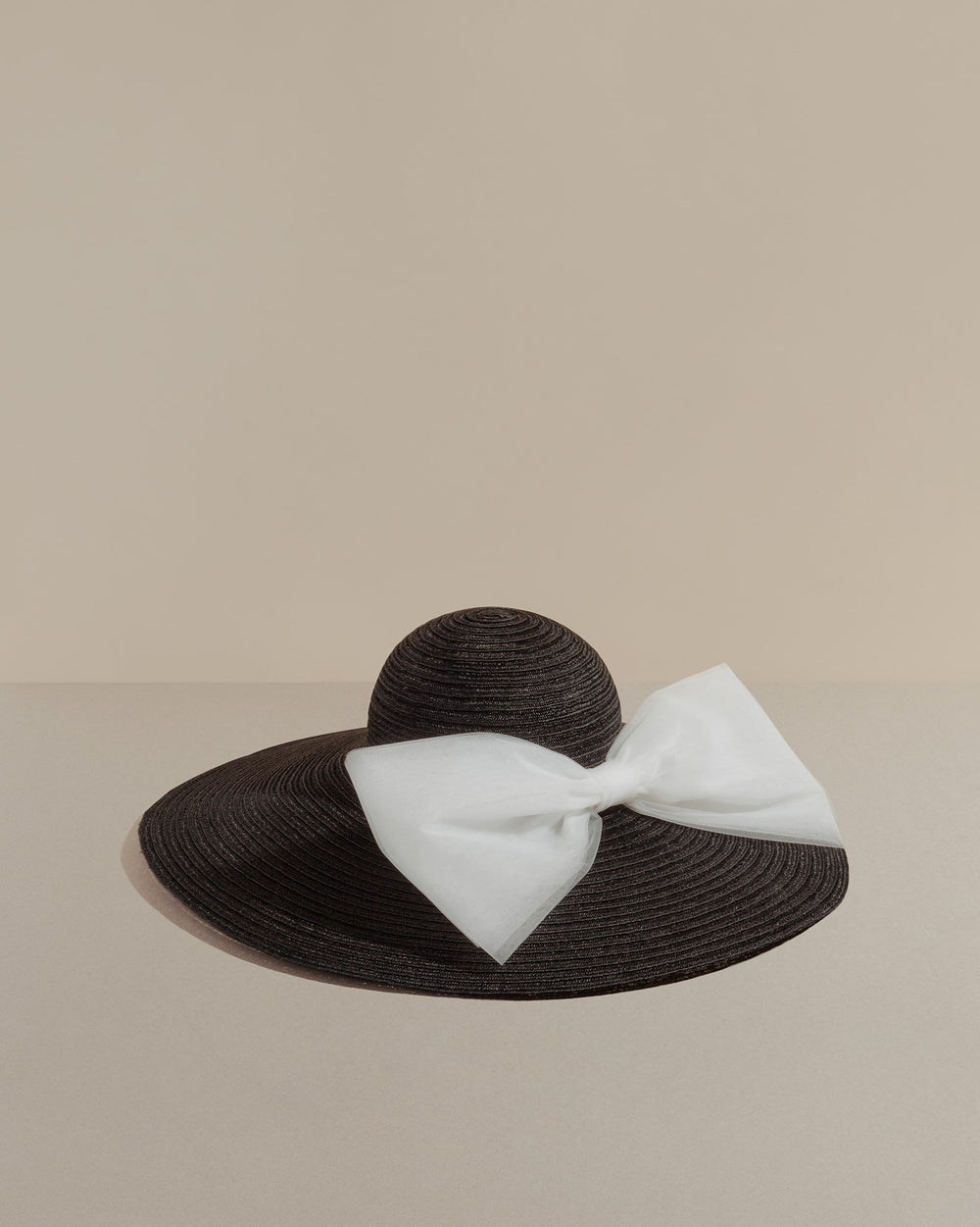 anthony peto capeline avec turban sisal