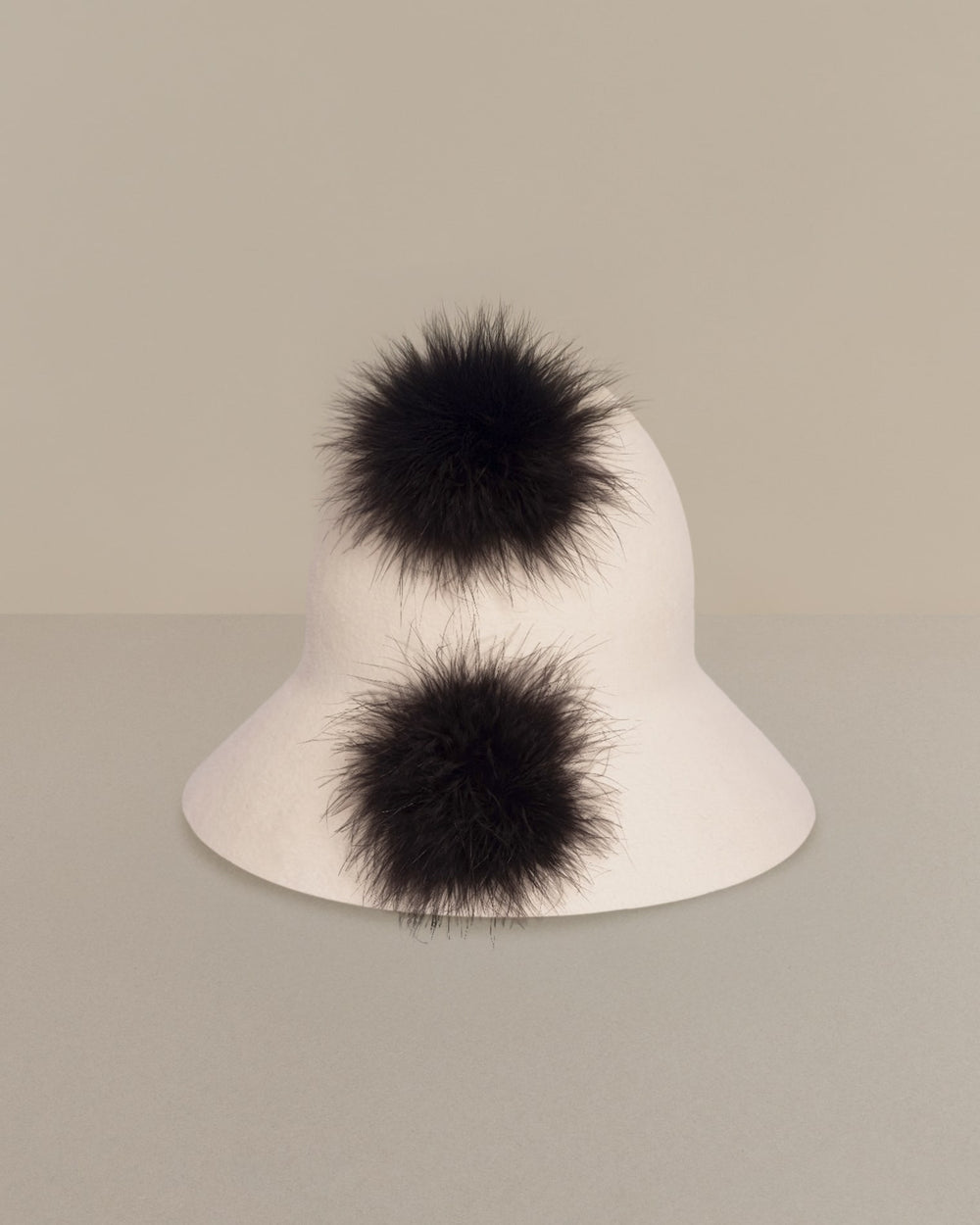 Anthony Peto Lotus Pompon Black;;;White