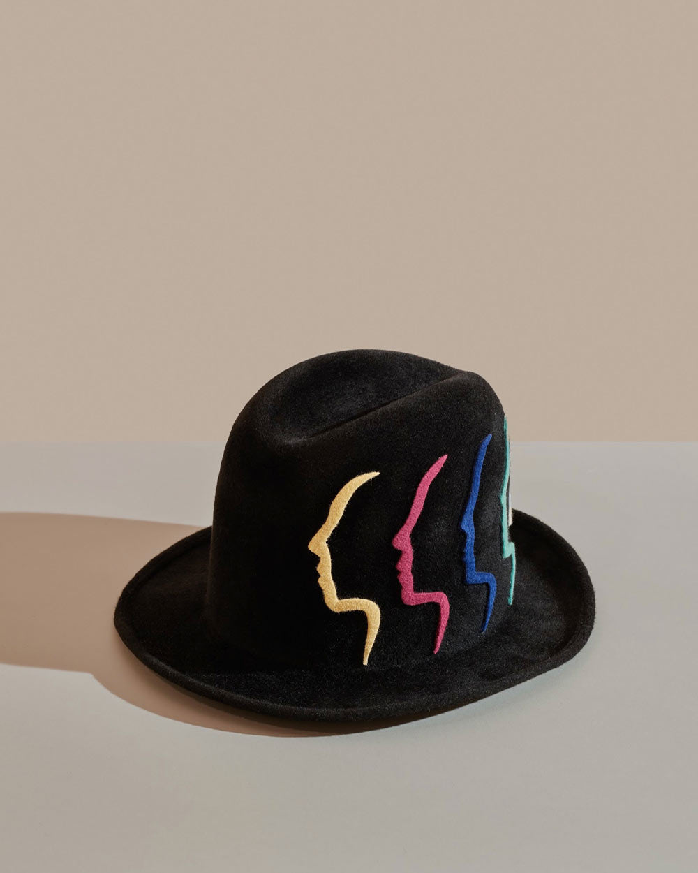 anthony peto visages felt Black