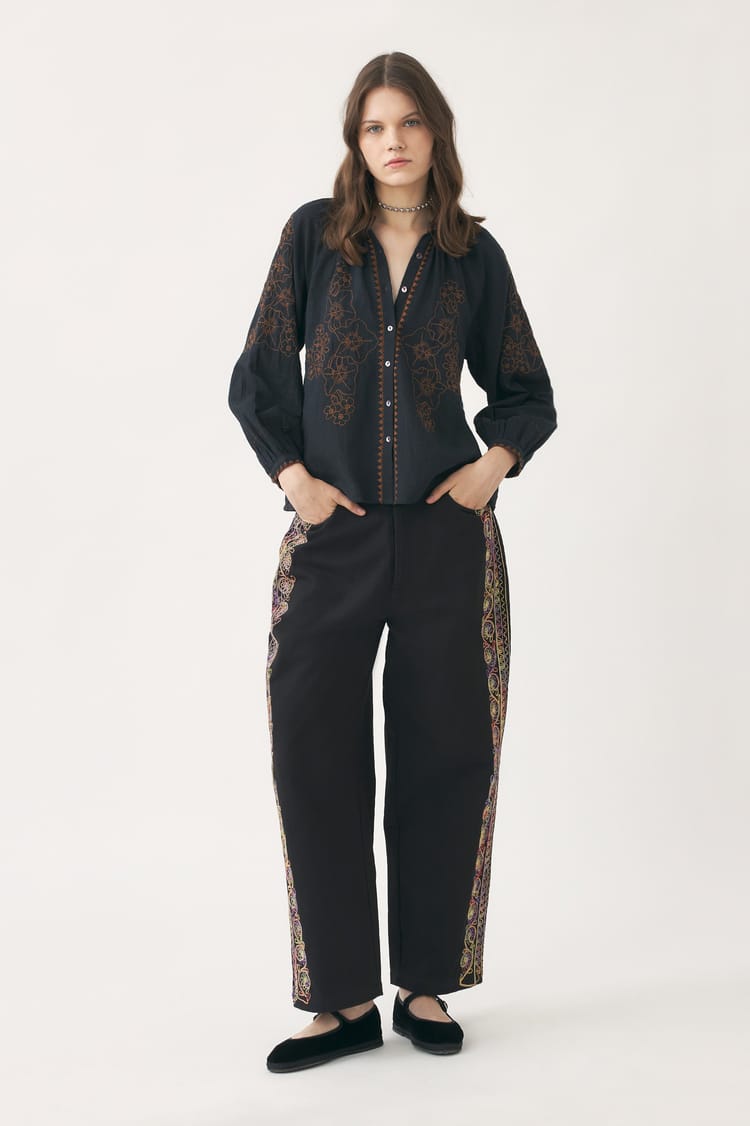 antik batik Blouse noire brodée en coton-lin