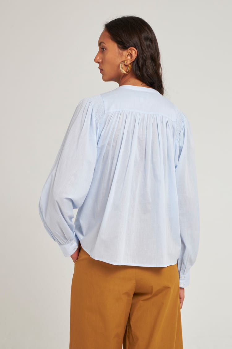 Antik Batik Blouse Plastron Bleu Clair