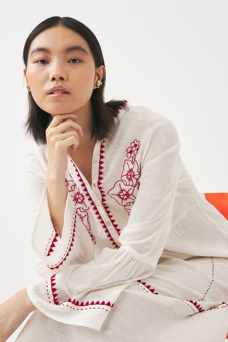 Antik Batik Robe Blanche Brodée En Coton-lin