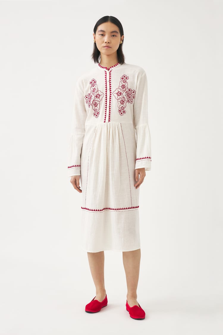 antik batik Robe blanche brodée en coton-lin