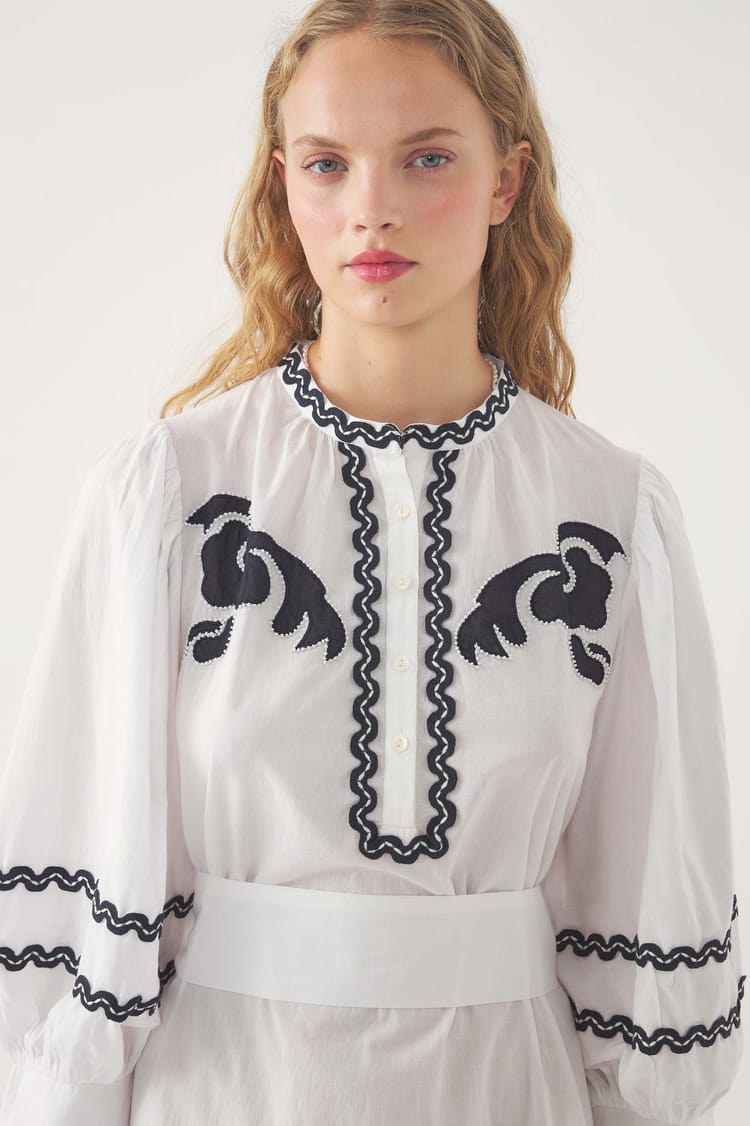 Antik Batik Robe Brodée Dalli