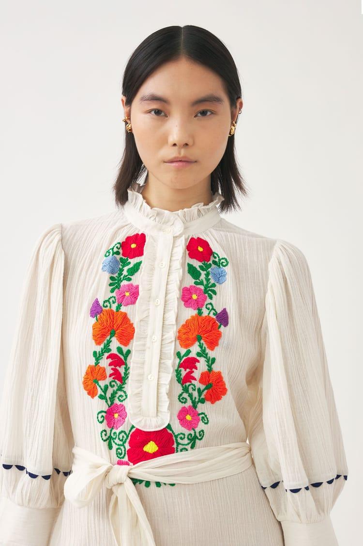 Antik Batik Robe Brodée De Fleurs Colorées