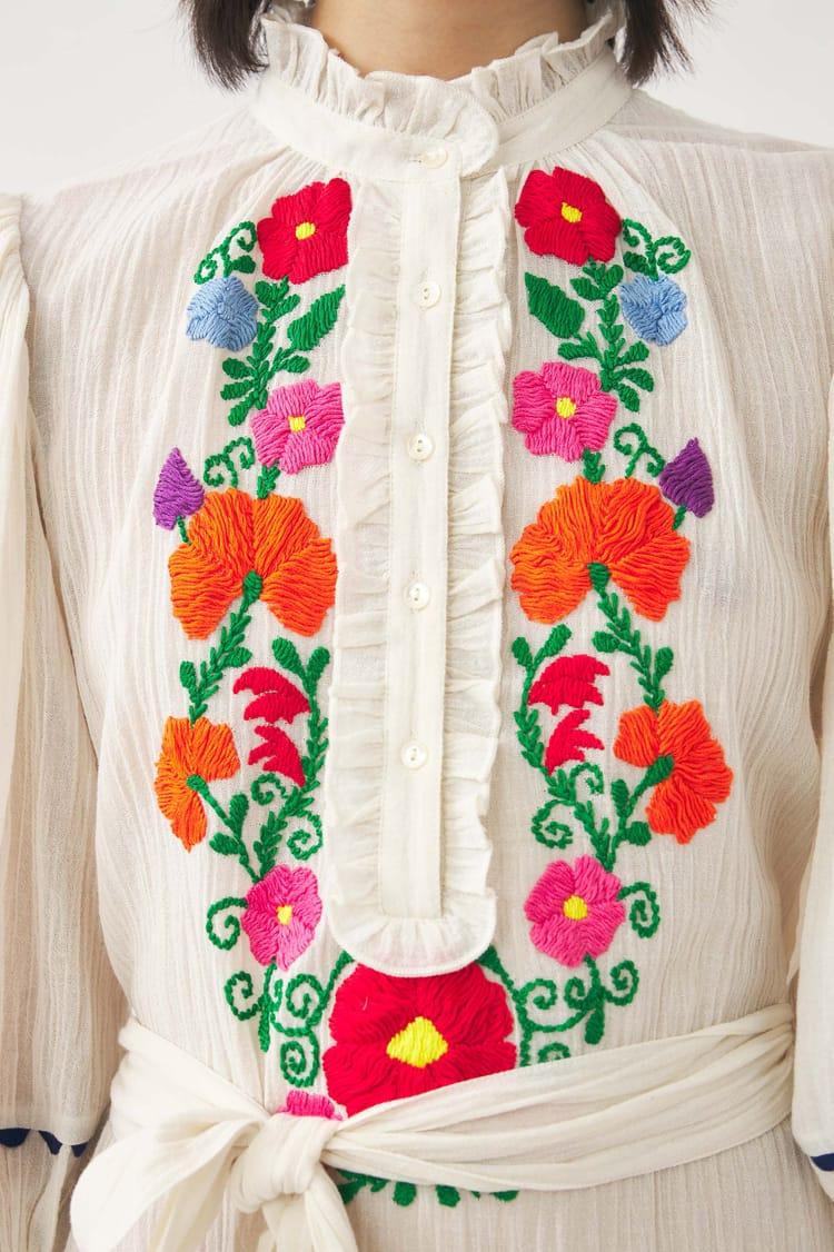 Antik Batik Robe Brodée De Fleurs Colorées