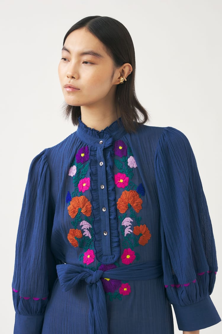 Antik Batik Robe Brodée De Fleurs Colorées