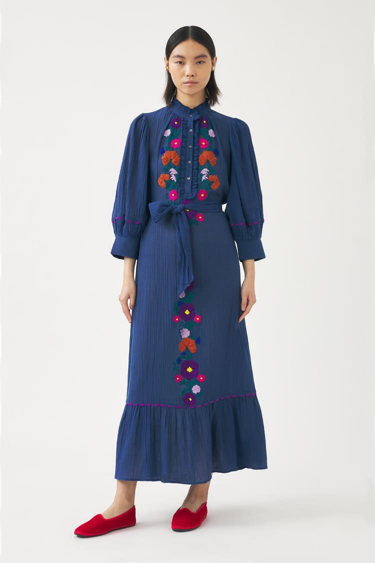 antik batik Robe brodée de fleurs colorées