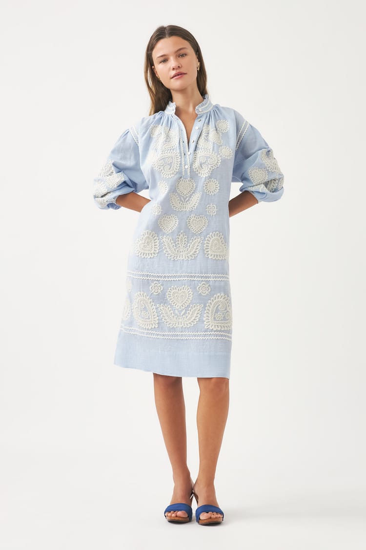 Antik Batik Robe Courte Bleue Broderie Hongroise