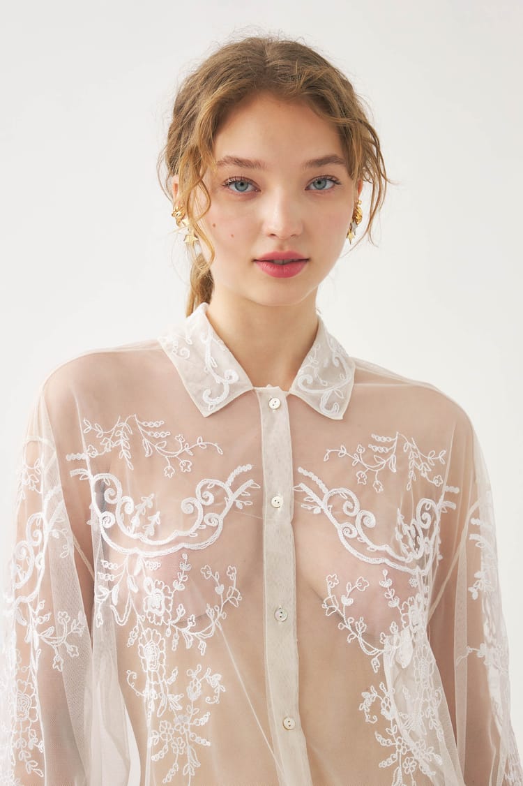 Antik Batik Blouse En Voile De Mesh Blanc Avec Des Broderies Fleuries