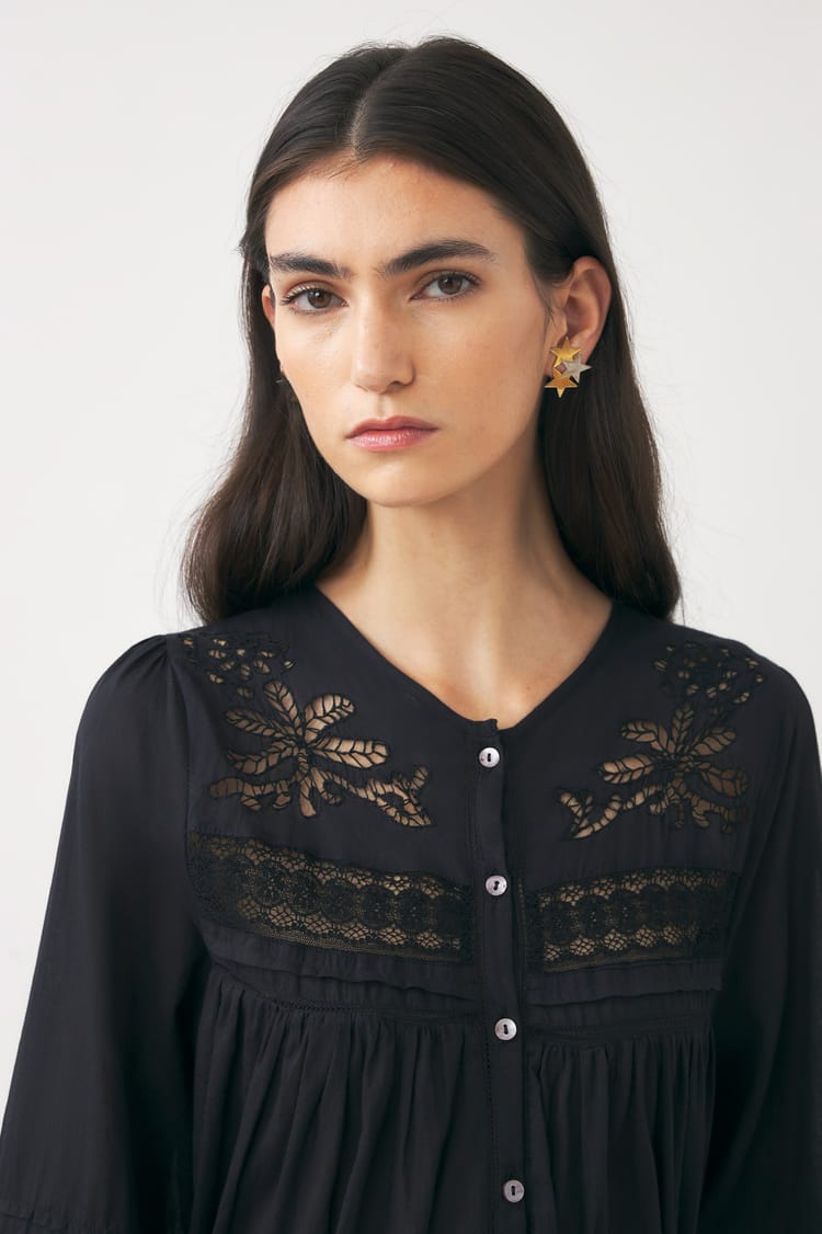 Antik Batik Blouse Noire Ajourée Voile De Coton Incrustée De Dentelle