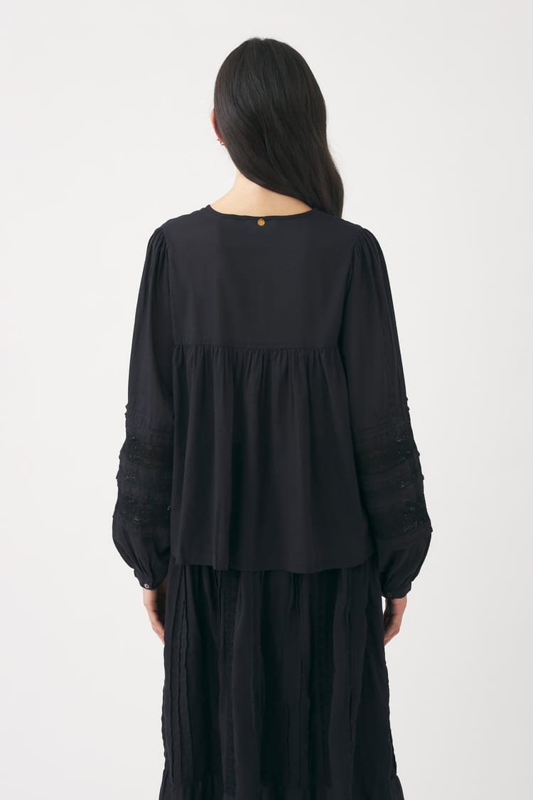 Antik Batik Blouse Noire Ajourée Voile De Coton Incrustée De Dentelle