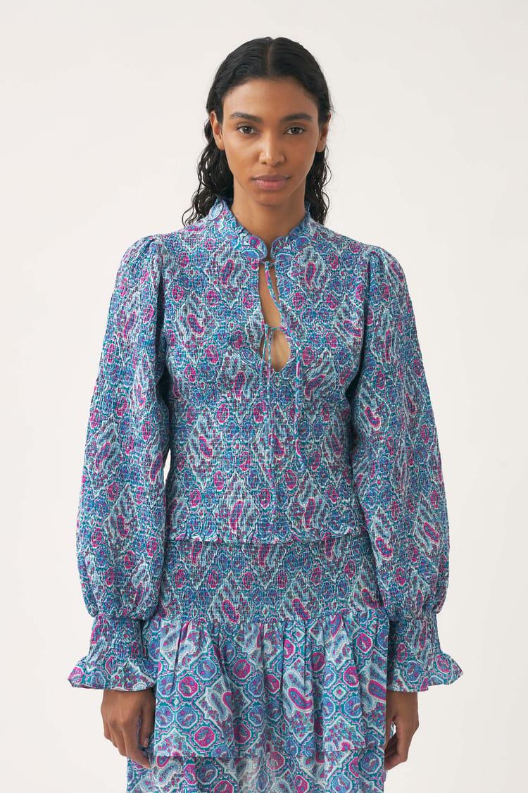 Antik Batik Blouse Smockée Bleue Voile De Coton Imprimé Au Block Print