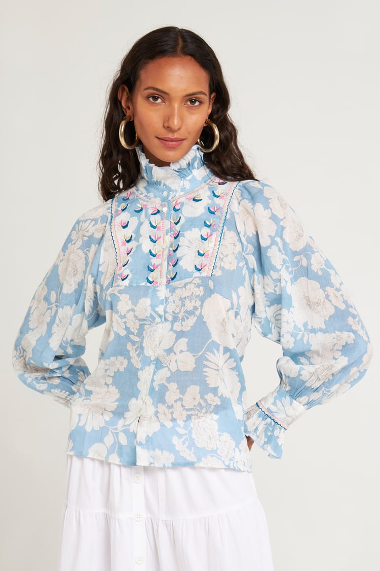 Antik Batik Chemisier Bleu à Plastron Brodé Et Imprimé En Voile De Coton