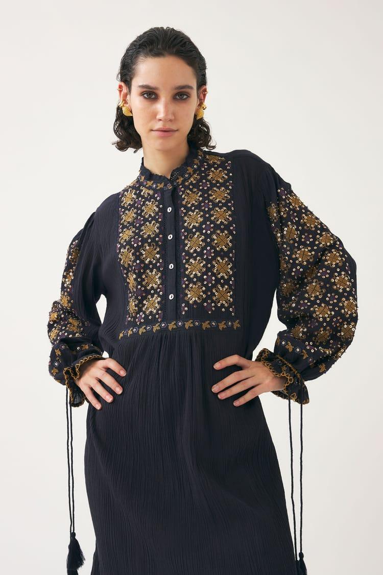 Antik Batik Robe Bleu Nuit En Crêpe De Coton Broderie Perles Et Paillettes