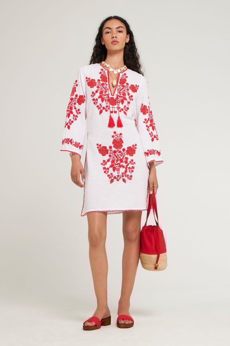 Antik Batik Robe Courte Blanche Avec Broderies Florales Bleues