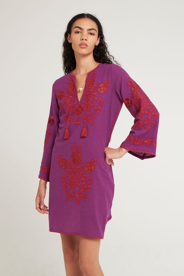 Antik Batik Robe Courte Violette Avec Broderies Florales Cuivre